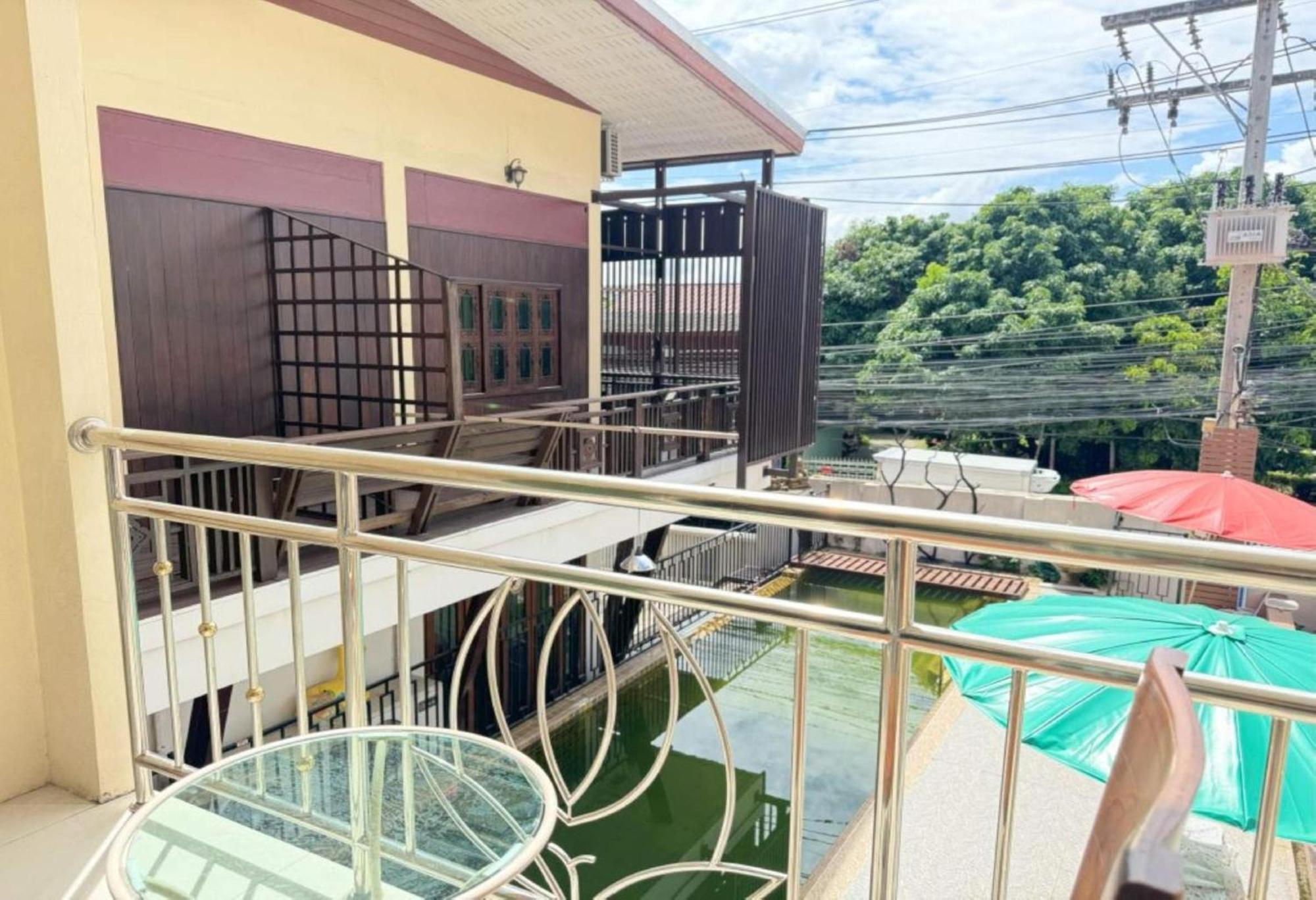 Collection O Bupamontra Chiangmai Hotel Csiangmaj Kültér fotó
