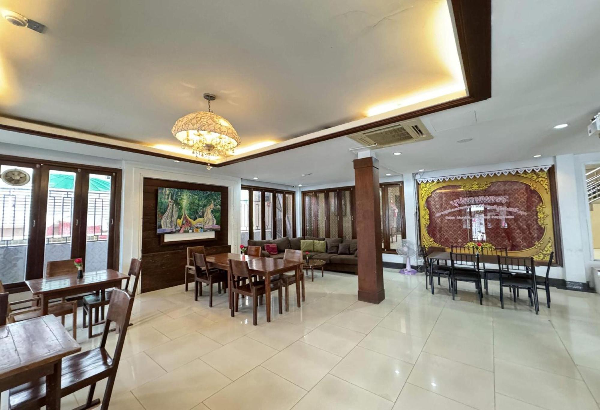Collection O Bupamontra Chiangmai Hotel Csiangmaj Kültér fotó