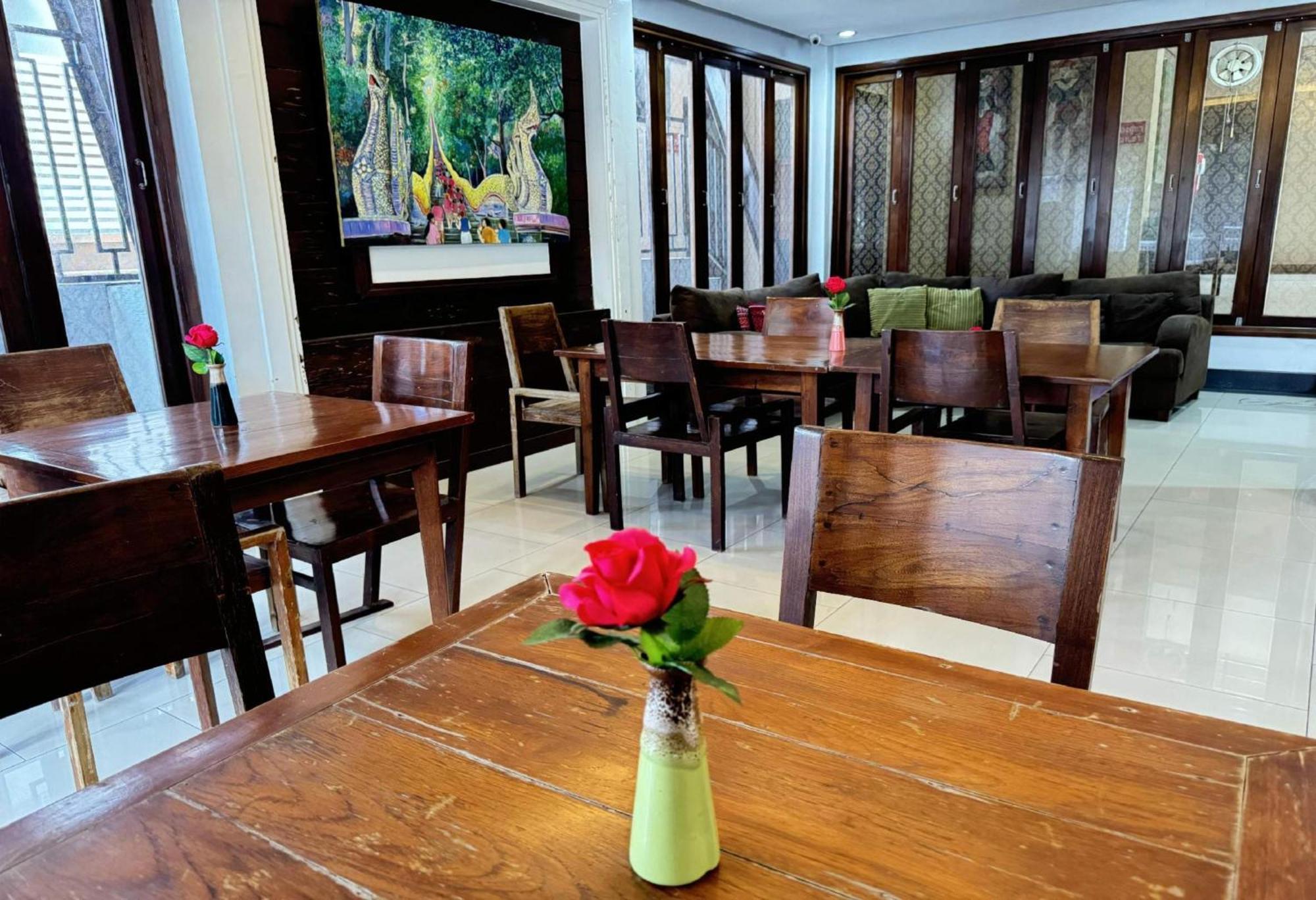 Collection O Bupamontra Chiangmai Hotel Csiangmaj Kültér fotó